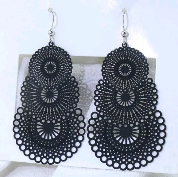 Intricate Cut Layered Lace Style Dangle Drop Earrings, black - Picture 2 of 3